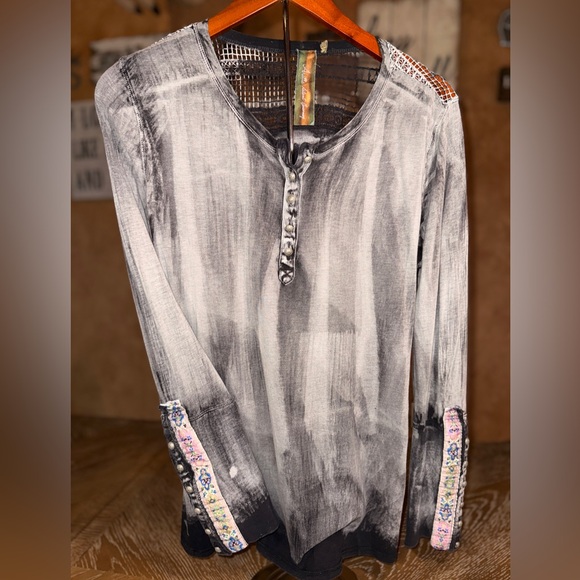Aratta Holiday Jewels Blouse in charcoal - Picture 2 of 12